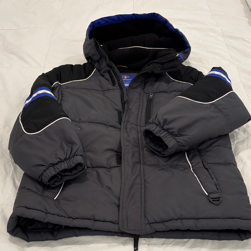 Boys 10/12 Black and Gray winter waterproof snow jacket w/ Blue & white Trim‎